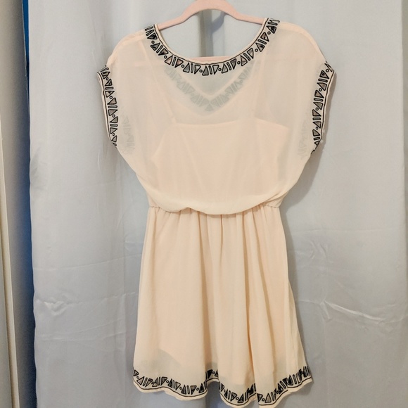 Lush Dresses & Skirts - Lush blush pink flowy dress